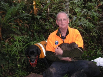 Kevin Alekna and kiwi dog Maddie with Rush the kiwi
